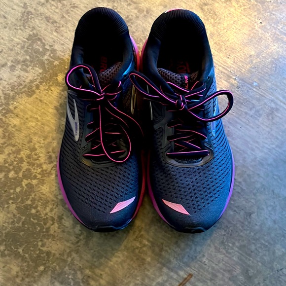 Brooks GTS XX Adrenaline women’s 7.5 New barely used